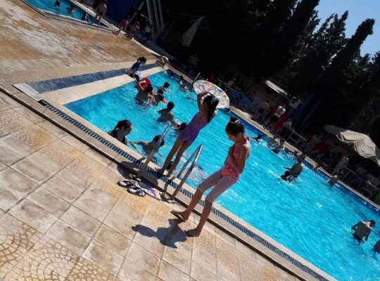 مسبح غولدن روز