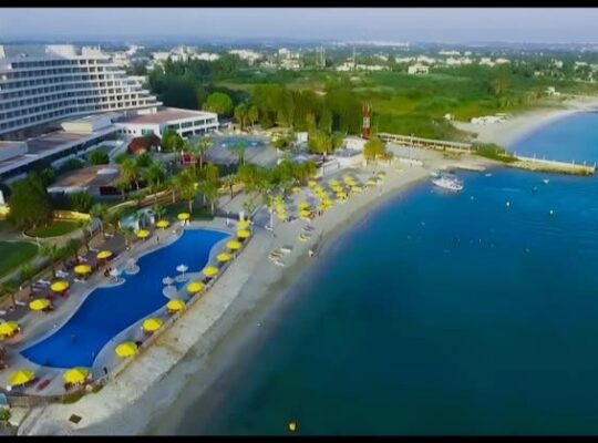 فندق و منتجع لاميرا La Mira Hotel and Resort