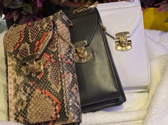 أحذية وحقائب الطليوني