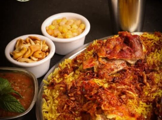 مطعم مندي تنور وحطب