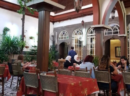 مطعم الصديق الشرقي