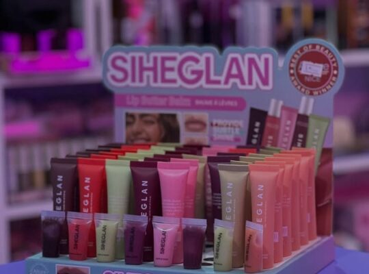 مكياجات وعطورات Nour