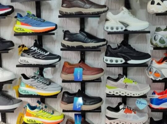 معرض ألوان للأحذية الرياضية
