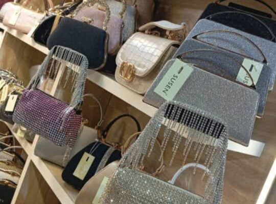 متجر سوزان للحقائب والأحذية النسائية