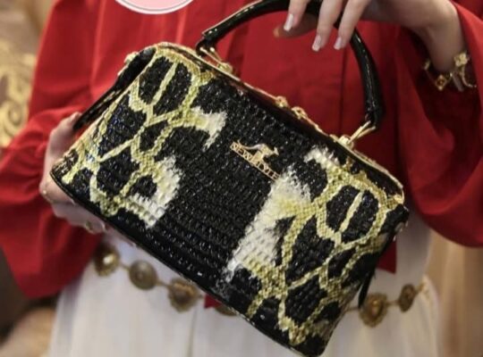 محل الفيومي لبيع الحقائب والأحذية النسائية