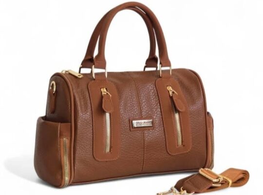 محل الفيومي لبيع الحقائب والأحذية النسائية