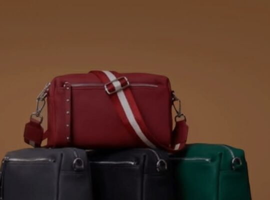 إسوارة وحلق للإكسسوارات