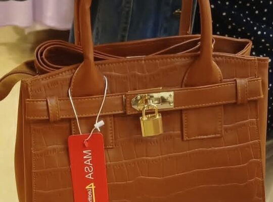 ديموند للإكسسوارات، الماكياج، والألبسة النسائية