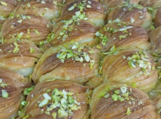 حلويات وبوظة وباتيسري المذاق الملكي