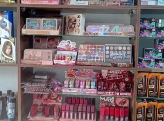 مركز الخالد: مستحضرات تجميل، إكسسوارات