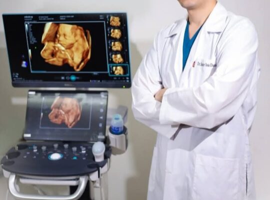 الدكتور سامر داوود: ماجستير في التوليد وأمراض النس