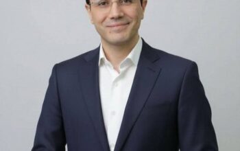 الدكتور سامر داوود: ماجستير في التوليد وأمراض النس