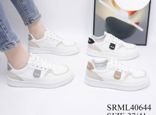 ك. شوز للأحذية والحقائب النسائية